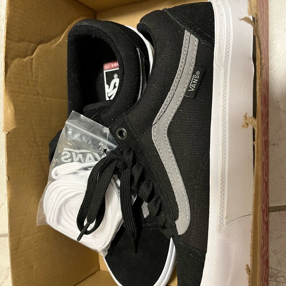 Brand new Vans old skool shoes - Picture 7 of 7